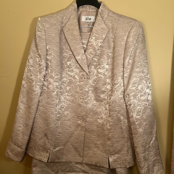 Le Suit Size 18 Gold Floral 2 Piece Skirt Suit Blazer Women Mother of Bride - Picture 15 of 16